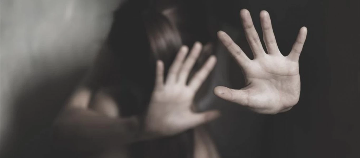 Σοκαριστικά τα μηνύματα του σάτυρου δασκάλου στις μαθήτριες - «Αν ήμουν στην ηλικία σου, δεν θα μου γλίτωνες»